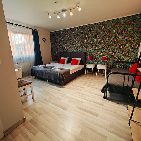 7Th Room Guest House Oswiecim Bagian luar foto
