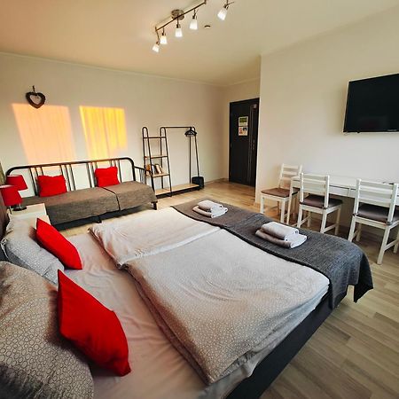 7Th Room Guest House Oswiecim Bagian luar foto