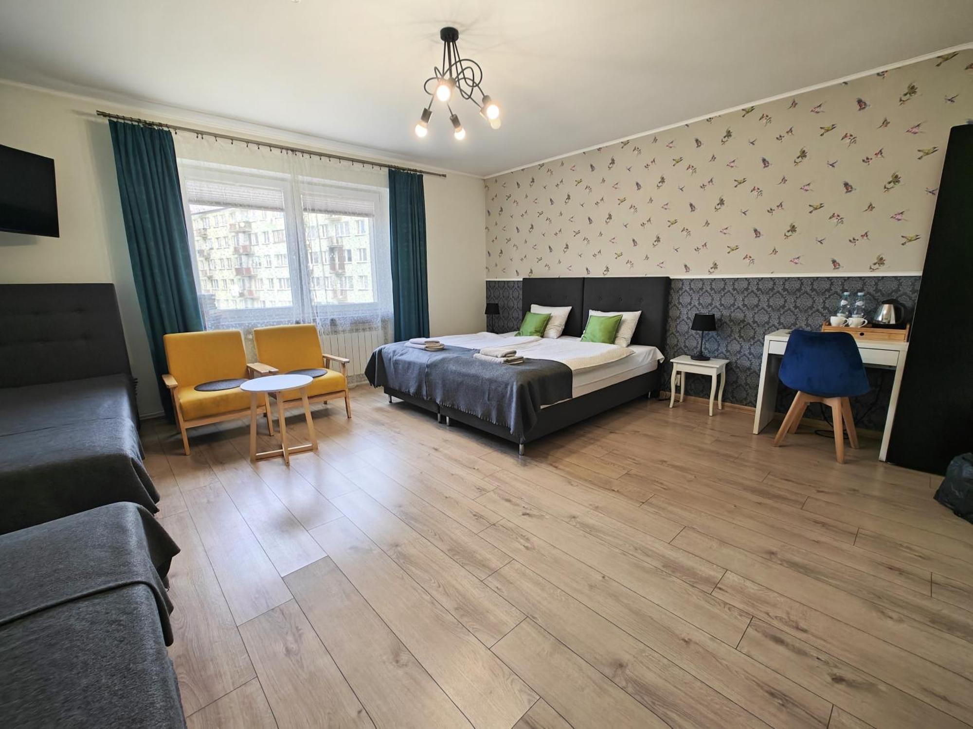 7Th Room Guest House Oswiecim Bagian luar foto