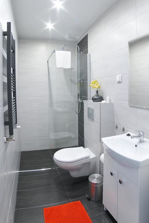 7Th Room Guest House Oswiecim Bagian luar foto